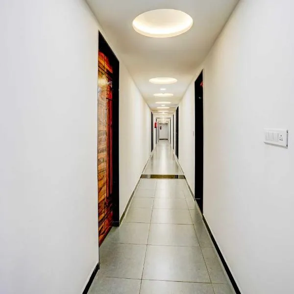 Hotel O Surya Dev, hotel di Rajkot