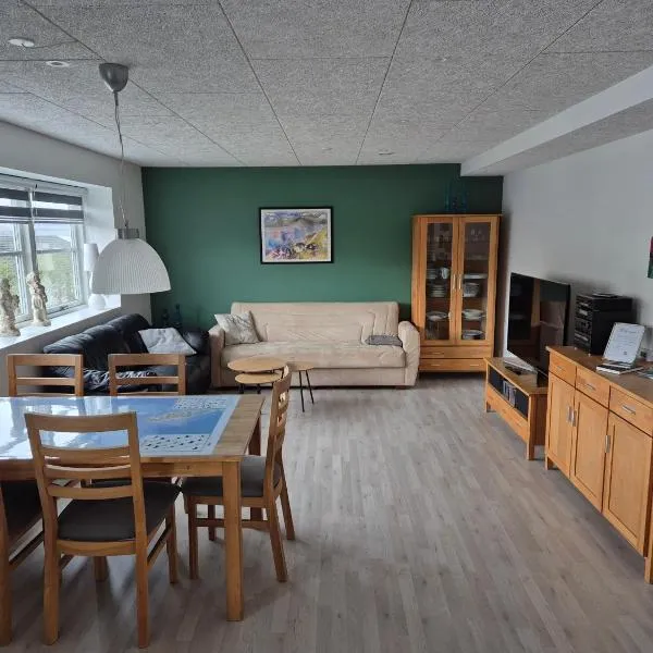 Cosy apartment in Norðskála, hôtel à Norðskáli