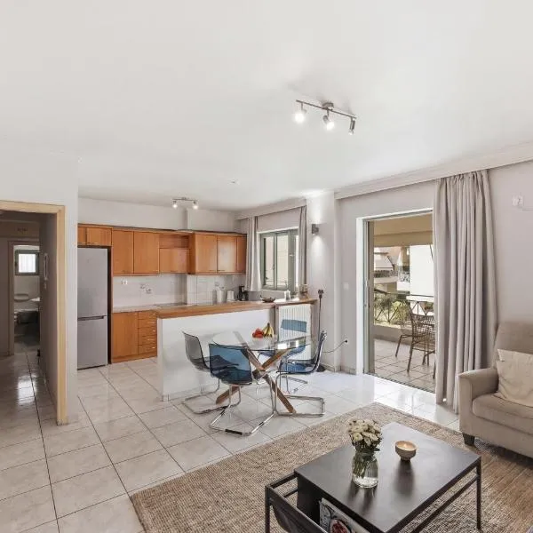 Athens Riviera modern apartment, hotel em Piraeus