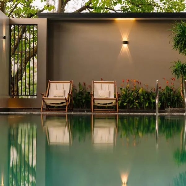 Viesnīca Thiền Nhiên Luxury Villa - Private Pool & Nhat Le Beach pilsētā Donhoja
