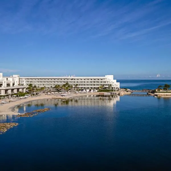 Princess Grand Jamaica Resort, khách sạn ở Green Island