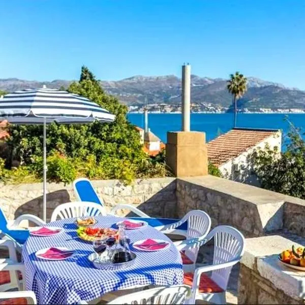 Sandy Beach Apartments, готель у місті Koločep