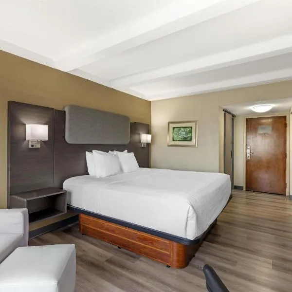 Best Western Plus Madison-Huntsville Hotel, hotel en Madison