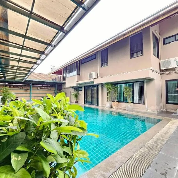 Baan Tanwa - MRT Ratchadapisek Exit 1 or 2 โรงแรมในกรุงเทพมหานคร