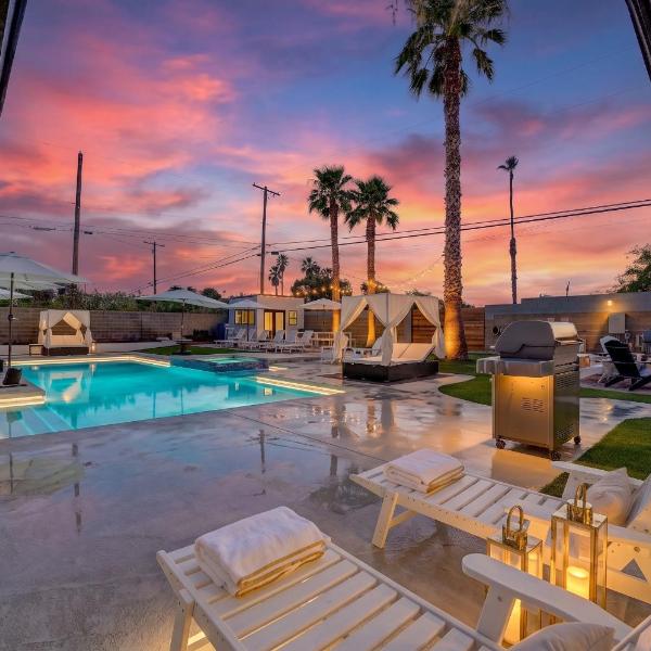 Vegas Luxury Retreat - Private Estate with Pool, Spa, Mini Golf, Pickleball Court, Las Vegas