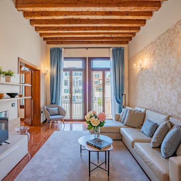 Ca' del Monastero 1 Collection Apt for 4 Guests with Balcony and Lift, Wenecja