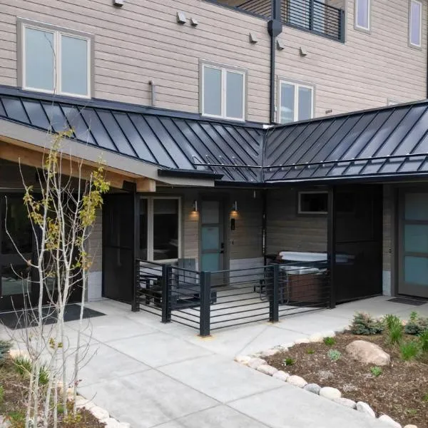 Hot Tub Steps to Dining and Ski Shuttle, hotel a Winter Park