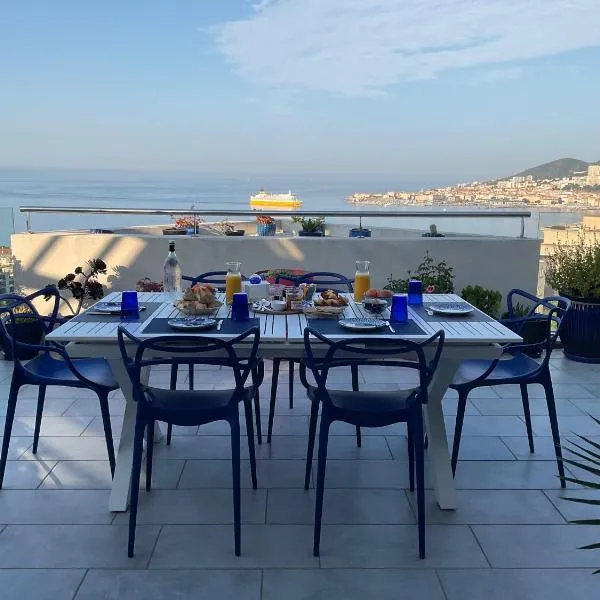Suite avec 2 chambres d'hôtes pour 1 à 4 personnes avec vue mer, terrasse, parking privé, proche port et aéroport, petit déjeuner inclus, отель в Аяччо