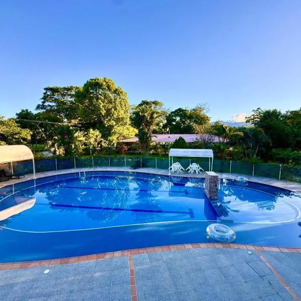 Finca Hotel La Potranca, готель у місті Акасіяс