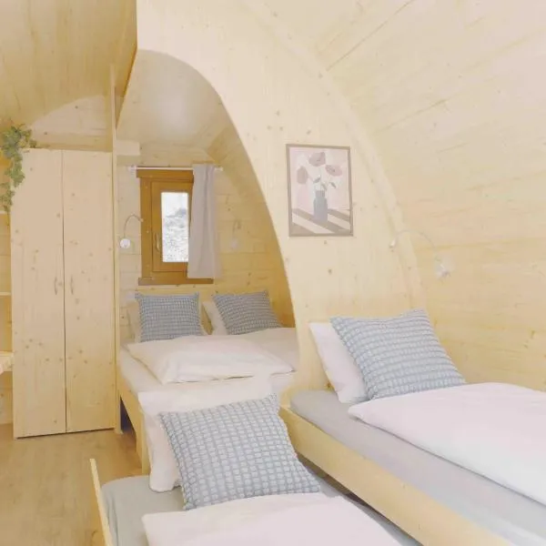 Traumhafter POD-M mit Seesicht - mit Terrasse aber ohne privates WC, מלון בAlpnach