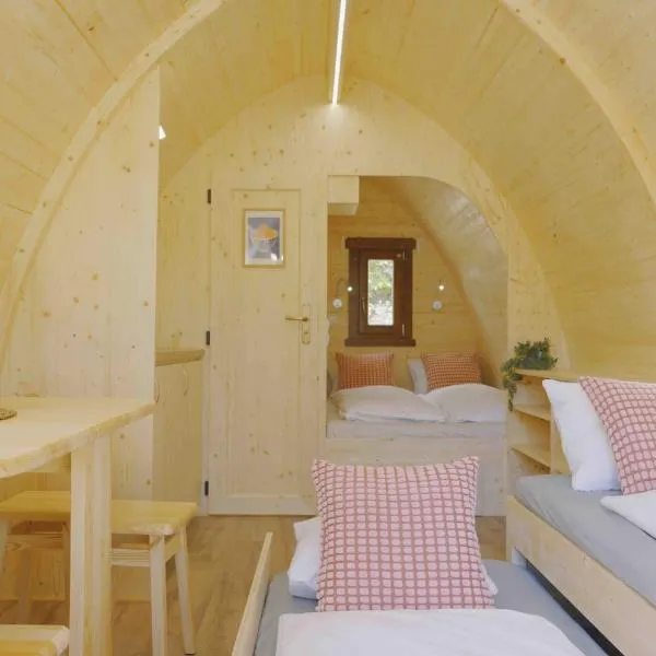 Traumhafter POD-XL mit Seesicht - inklusive privatem Bad und Terrasse, hotel Alpnachban
