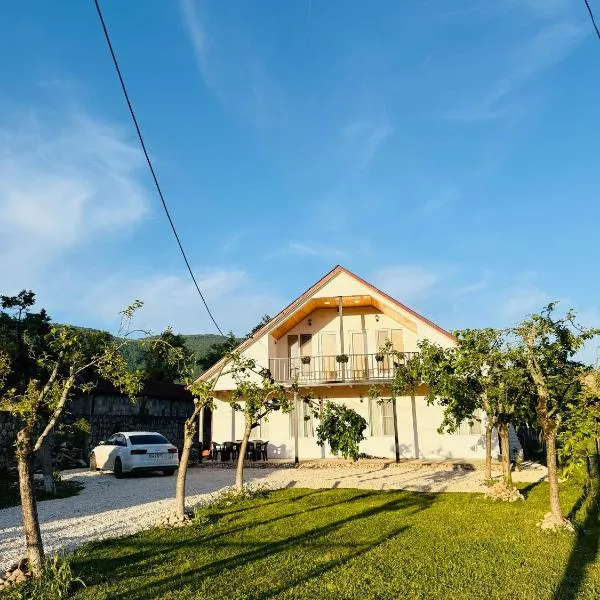 Loreta's Canyon Farmhouse、マートヴィリのホテル
