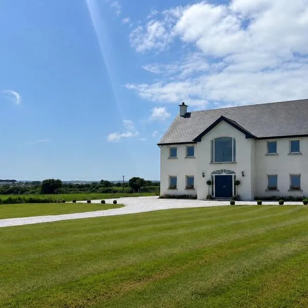 Eastbury House near Garryvoe Hotel & Ballymaloe House, отель в Корке