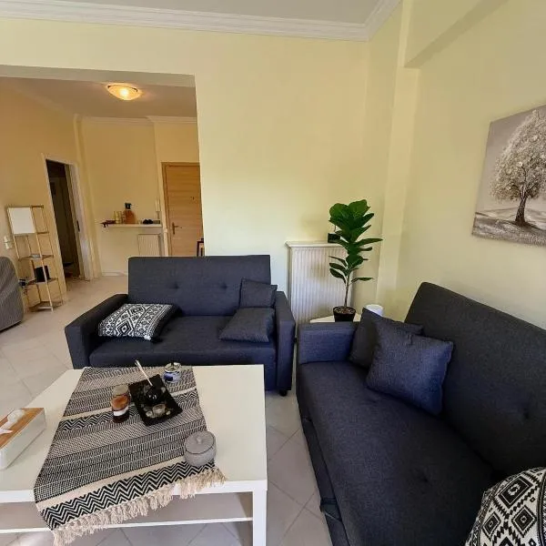 Two-Bedroom cosy apartment Alimos Riviera, hotel ad Atene