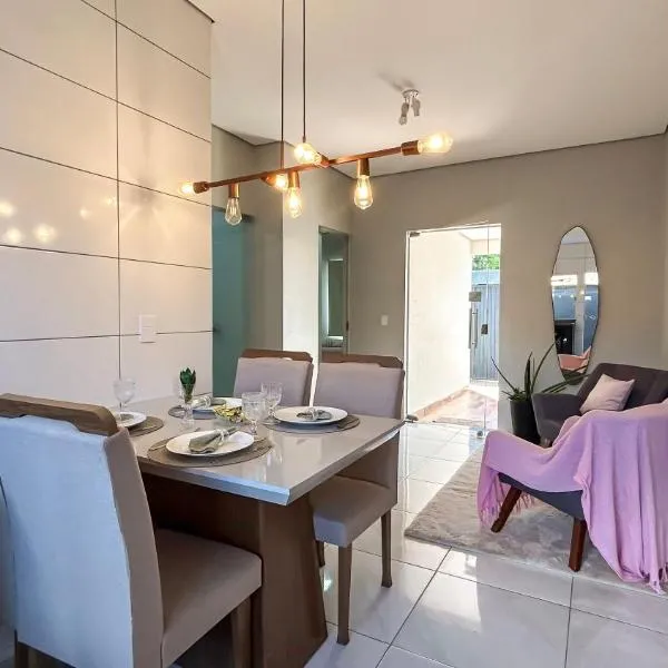 Rosa Serena - Conforto, silêncio e garagem - Casa com 2 quartos, próximo a rodoviária e aeroporto, hotel em Palmas