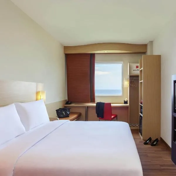Ibis Manado City Center Boulevard, готель у місті Манадо