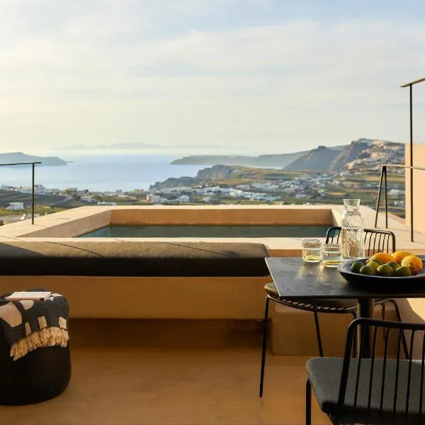 Enorme EOS Santorini - Adults Only โรงแรมในPirgos