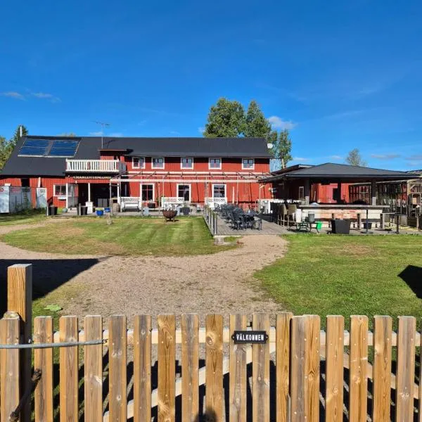 Charlottenlunds Gårdshotell & Restaurang，位于Långaryd的酒店