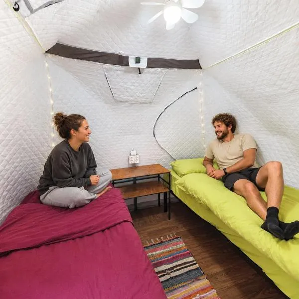 Friends glamping & Sauna, hotel u gradu Kutaisi