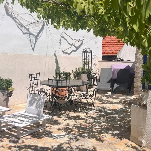 VILLA MOST Tisno, hotel a Tisno