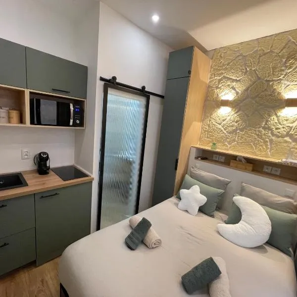 Charming cozy nest - old town, hotel v destinácii Annecy