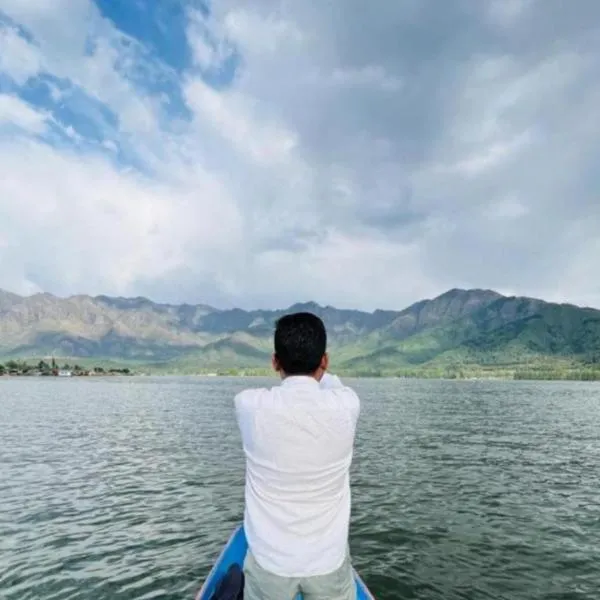 houseboat star ruby snow view, hotel em Srinagar