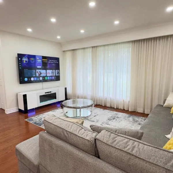 3 Bed 2 Bath Bungalow, Walk to Bus, 30 min to Downtown, hotell i Toronto