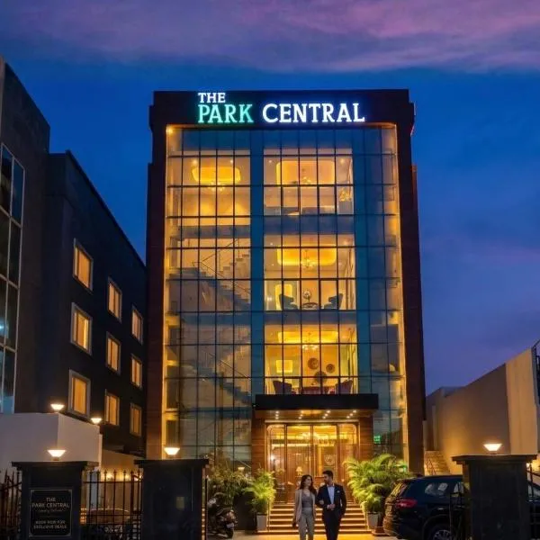 The Park Central, hotel em Lucknow