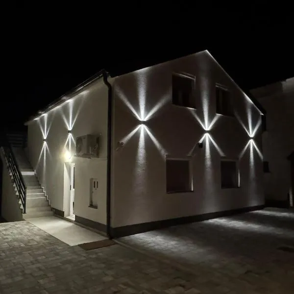 Lumos Residence 22, hotel di Vir