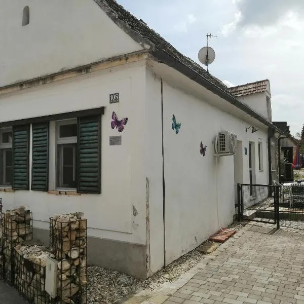 Ferienhaus Nina, hotel di Sankt Margarethen im Burgenland