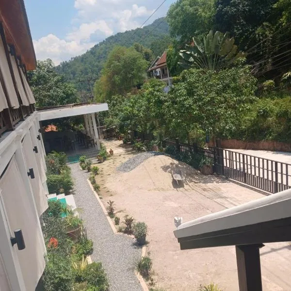 Le Charme Pakbeng Villa, hótel í Pakbeng