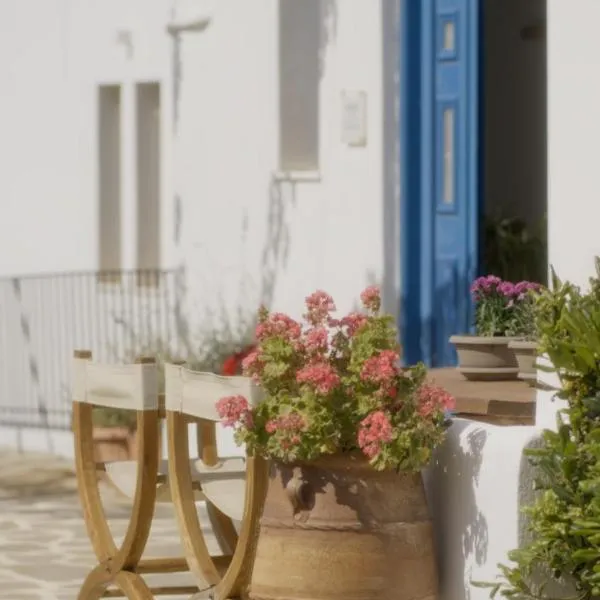 Spanos Apartments - Andros, hotell i ayios Petros