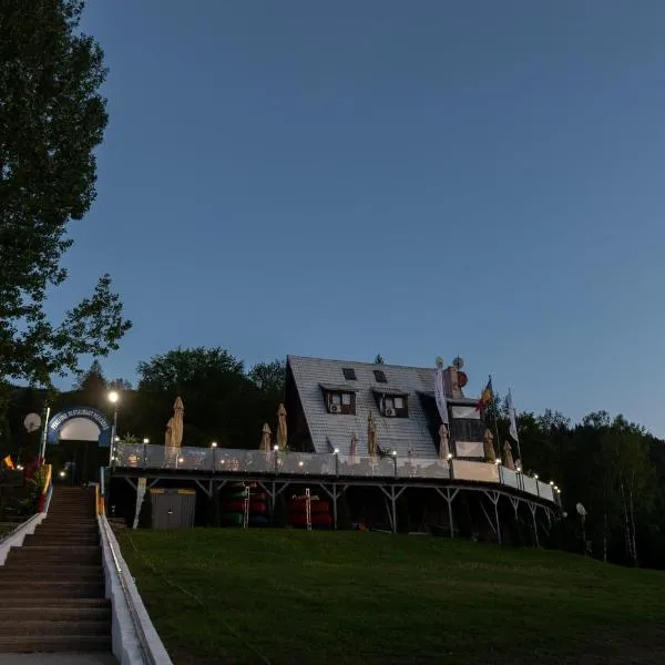 Hotel Pescarus Port Bicaz,位于比卡兹的酒店