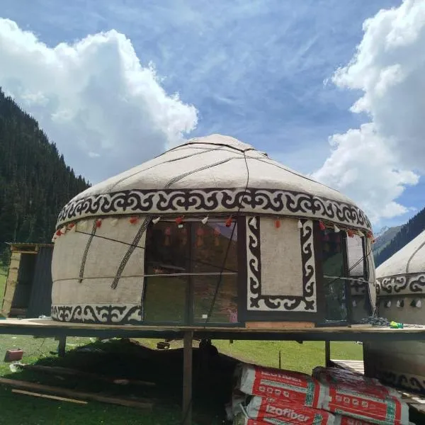 Kyrgyz Yurt Camp, hotel en Altynarasan