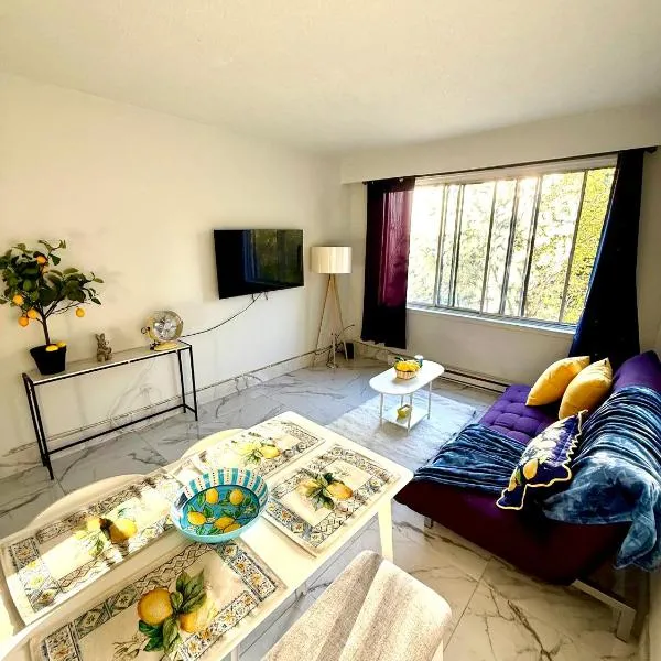Feel like Positano 1 Bedroom apartment near Bell Center in heart Montreal downtown, hotel u Montréalu
