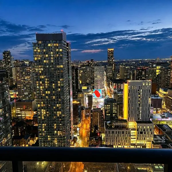 48th Floor Luxury Downtown Condo, Breathtaking Toronto Views, hotel i Toronto