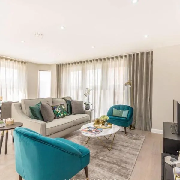 FREE Parking 3BR London Flat with Netflix Baby Cot, Hotel in London