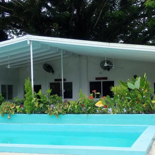 Luganville में, होटल Coral Quays Resort