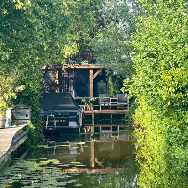 Casa aan de Plas, B&B met sauna en hottub of jacuzzi, Hotel in Nieuwkoop