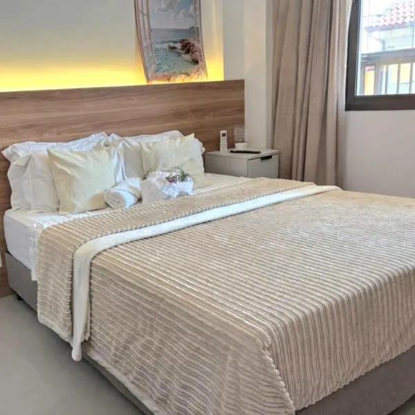 Quarto e Sala alto padrão a 150M da praia de Piratininga, hotel din Niterói