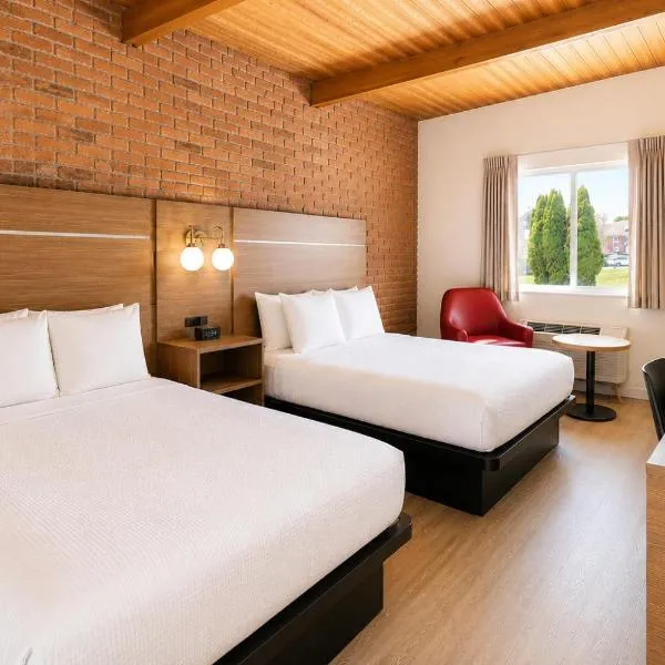Ramada by Wyndham 1000 Islands Gananoque, מלון בגאנאנוק