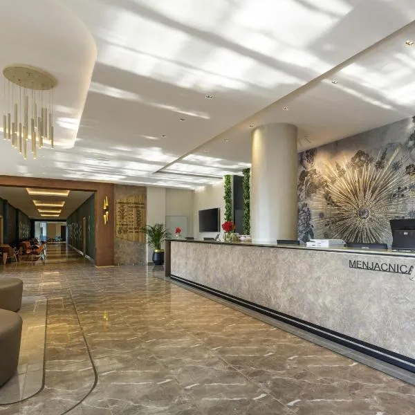 Movenpick Resort and Spa Fruske Terme, hótel í Vrdnik
