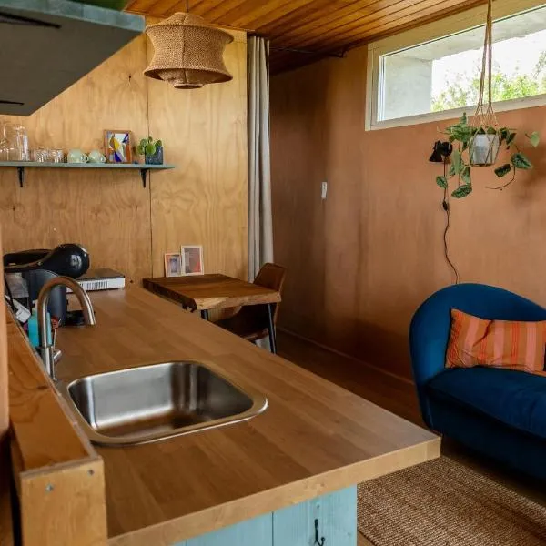 Woerdense Verlaat में, होटल Vrij aan de Amstel Tiny House met hottub aan het water