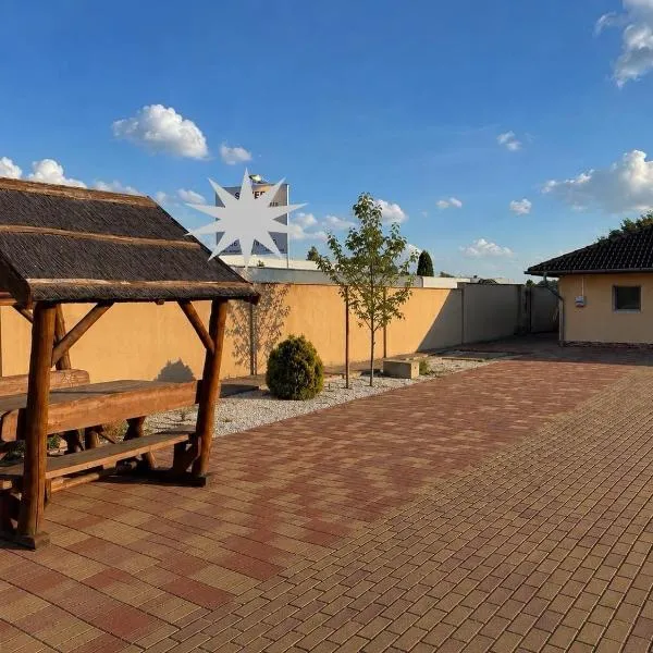 Silver Airport Parking & Apartments, hotel in Vecsés