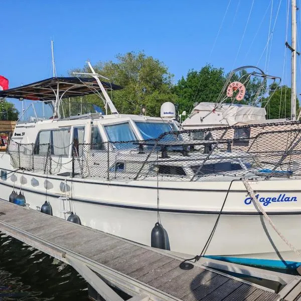 bateau nuit insolite, hotel u gradu 'Carentan'