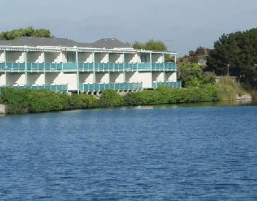 Coral Reef Inn & Condo Suites, hotel in Alameda