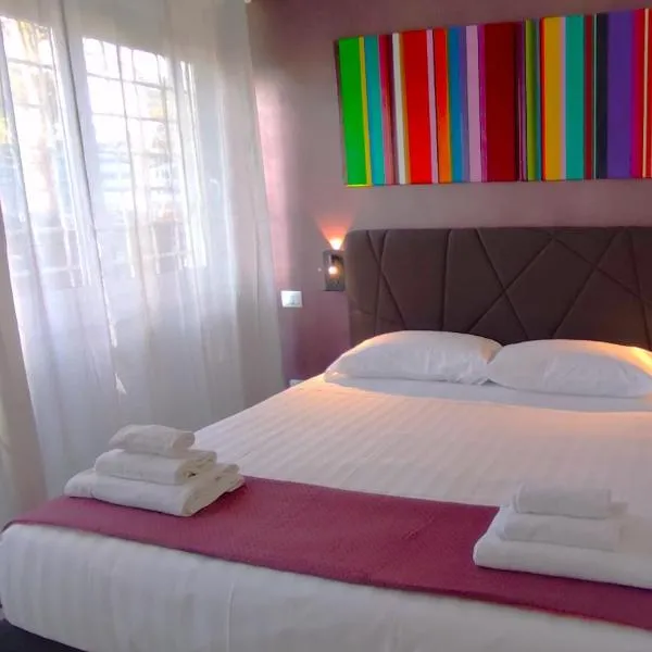 Ancient Rome Colosseum modern and bright apartment, hotel in Rome