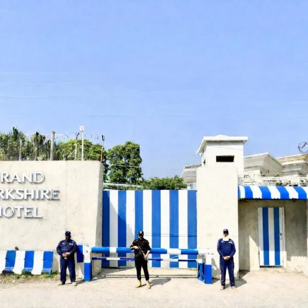 Viesnīca Grand Berkshire Hotel Peshawar pilsētā Pešāvara