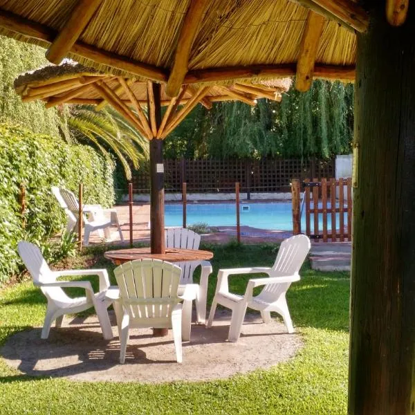 Hotel Carmen de Areco, готель у місті Кармен-де-Ареко