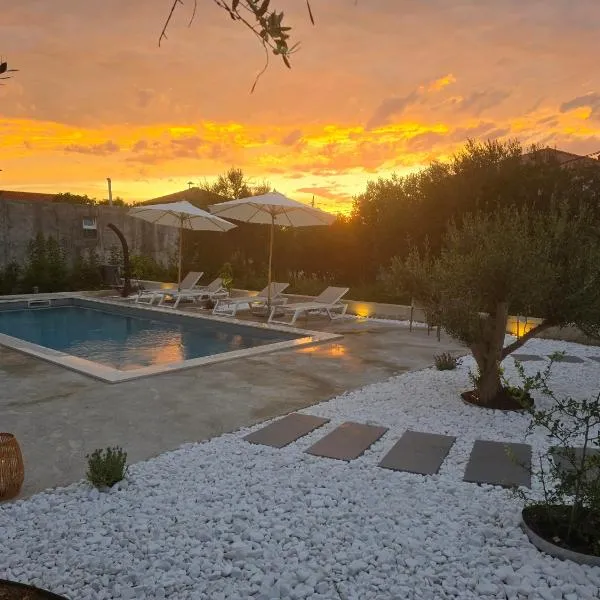 Villa Castelana, hotel v destinaci Barbat na Rabu